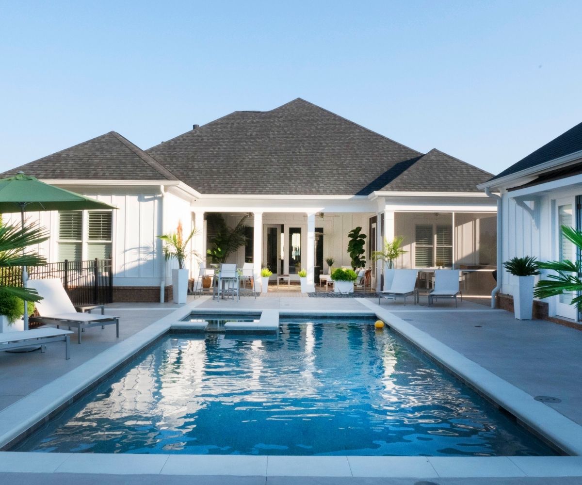 House with pool and hottub